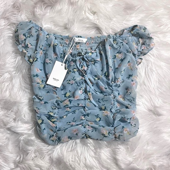 ✨20% Off Sale✨NWT Active USA - Light Blue Ruched Floral Crop Top - Picture 6 of 6